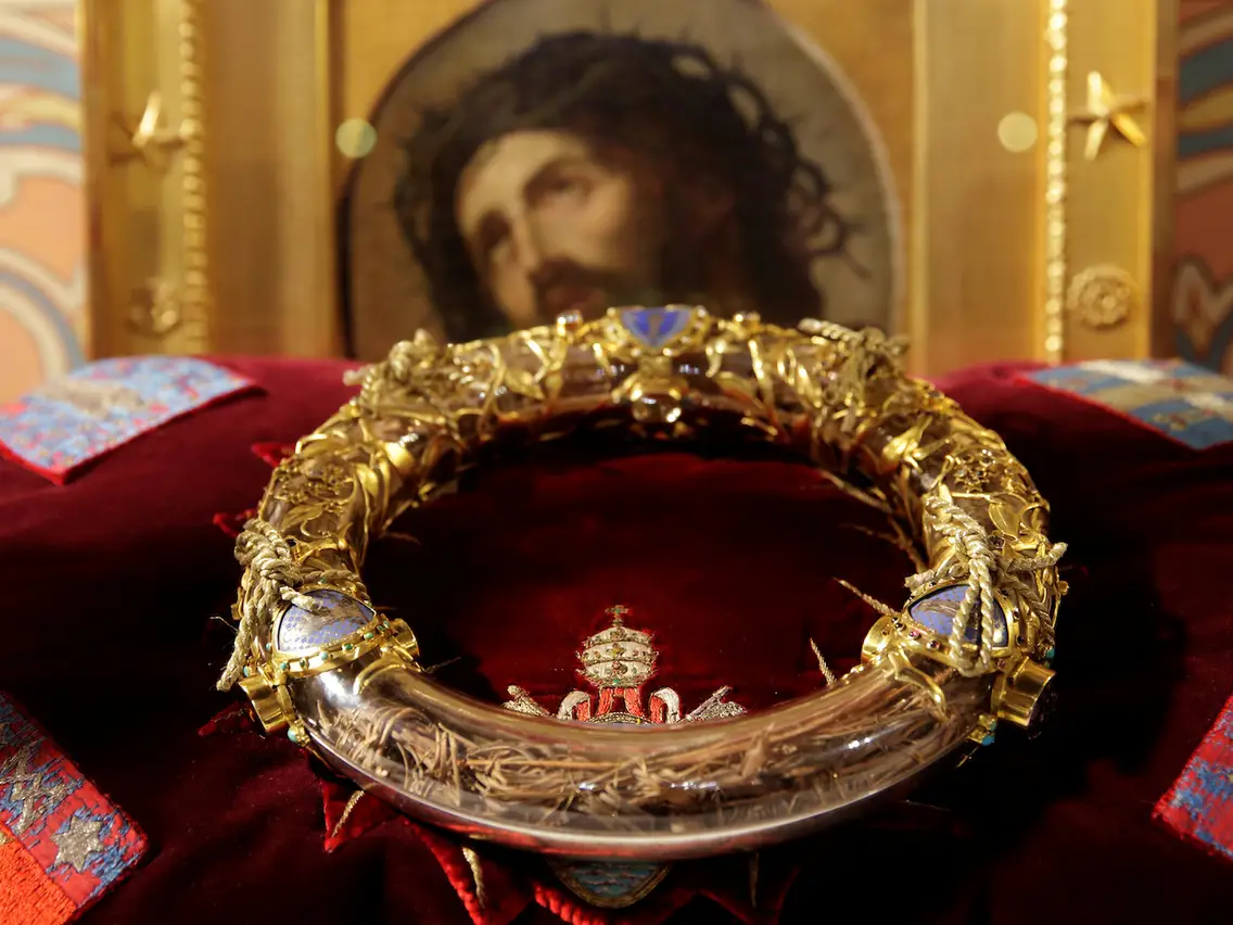 Unveiling the Symbolism: The Crown of Thorns in Biblical Context hero image