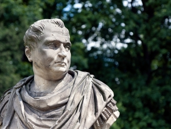 Emperor Vitellius: Unraveling the Reign of Rome’s Ill-Fated Leader image
