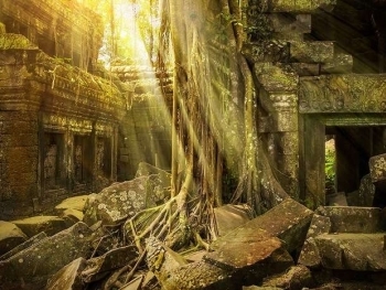 Lost Cities and Forgotten Empires: The Greatest Ancient Discoveries of All Time image